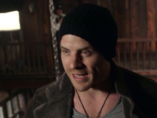 Warcraft: Rob Kazinsky Tours Lions Pride Inn (Featurette)