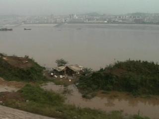 UP THE YANGTZE: THE YU FAMILY FARM GETS COMPLETELY FLOODED