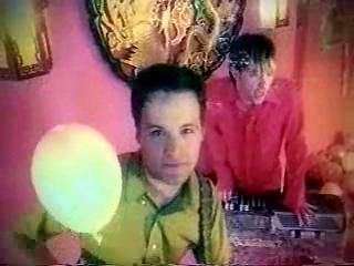 play video on Singing Fool