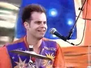play video on Singing Fool