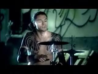 play video on Singing Fool