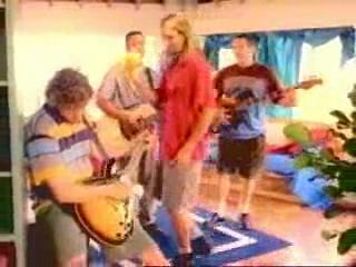 play video on Singing Fool