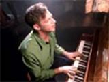 play video on Singing Fool