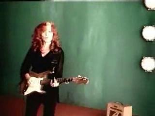 play video on Singing Fool