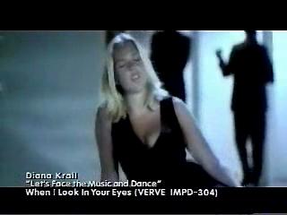 play video on Singing Fool