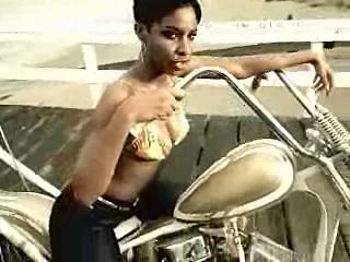 play video on Singing Fool