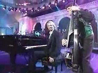 play video on Singing Fool
