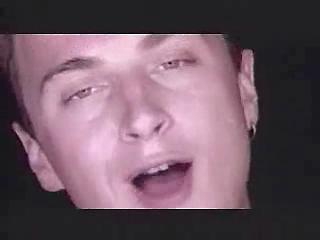 play video on Singing Fool