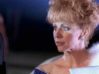 Linda Davis - DOES HE LOVE YOU