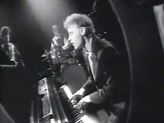 play video on Singing Fool