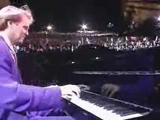 play video on Singing Fool
