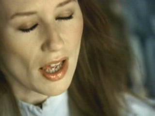 Tori Amos : STRANGE LITTLE GIRL