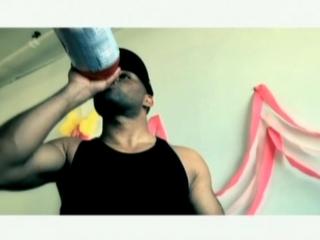 play video on Singing Fool