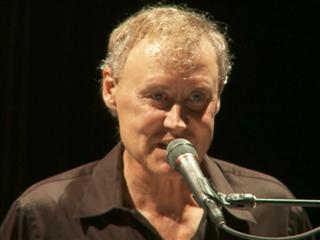 play video on Singing Fool