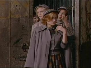 Mona Lisa Smile Scene Youre Not Required To Like It - Mona Lisa Smile - Flixster Video