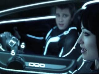 Tron Legacy Quorra Saves Sam