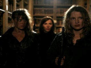 Le Village Des Ombres