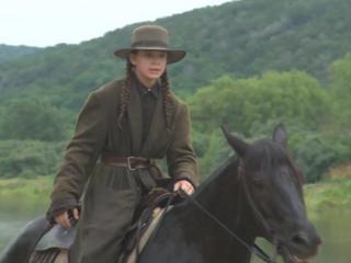 True Grit: The Costumes (Featurette)