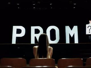 Prom Y-e-s