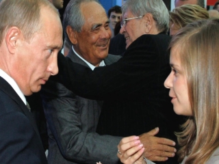 PUTIN'S KISS