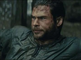 Snow White And The Huntsman: The Huntsman Gets Into A Bar Fight (Spanish)