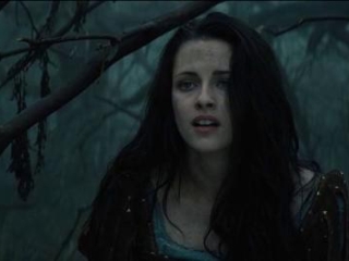 Snow White And The Huntsman: Snow White Asks The Huntsman To Help In The Dark Forest (Spanish)