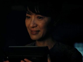 The Lady Suu Kyi Versucht Das Radio An Zu Machen German - The Lady - Flixster Video