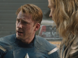 Marvels The Avengers Thor Und Captain America Kaempfen