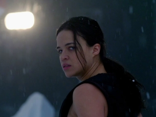 Resident Evil Retribution Alice Tv Spot