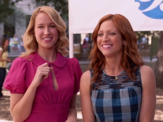 Pitch Perfect Chloe And Aubrey Recruit Fat Amy