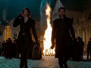 HANSEL & GRETEL: WITCH HUNTERS (UK VENGEANCE GREENBAND TRAILER)