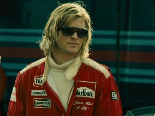 Rush Hunt Insults Lauda While Signing Autographs