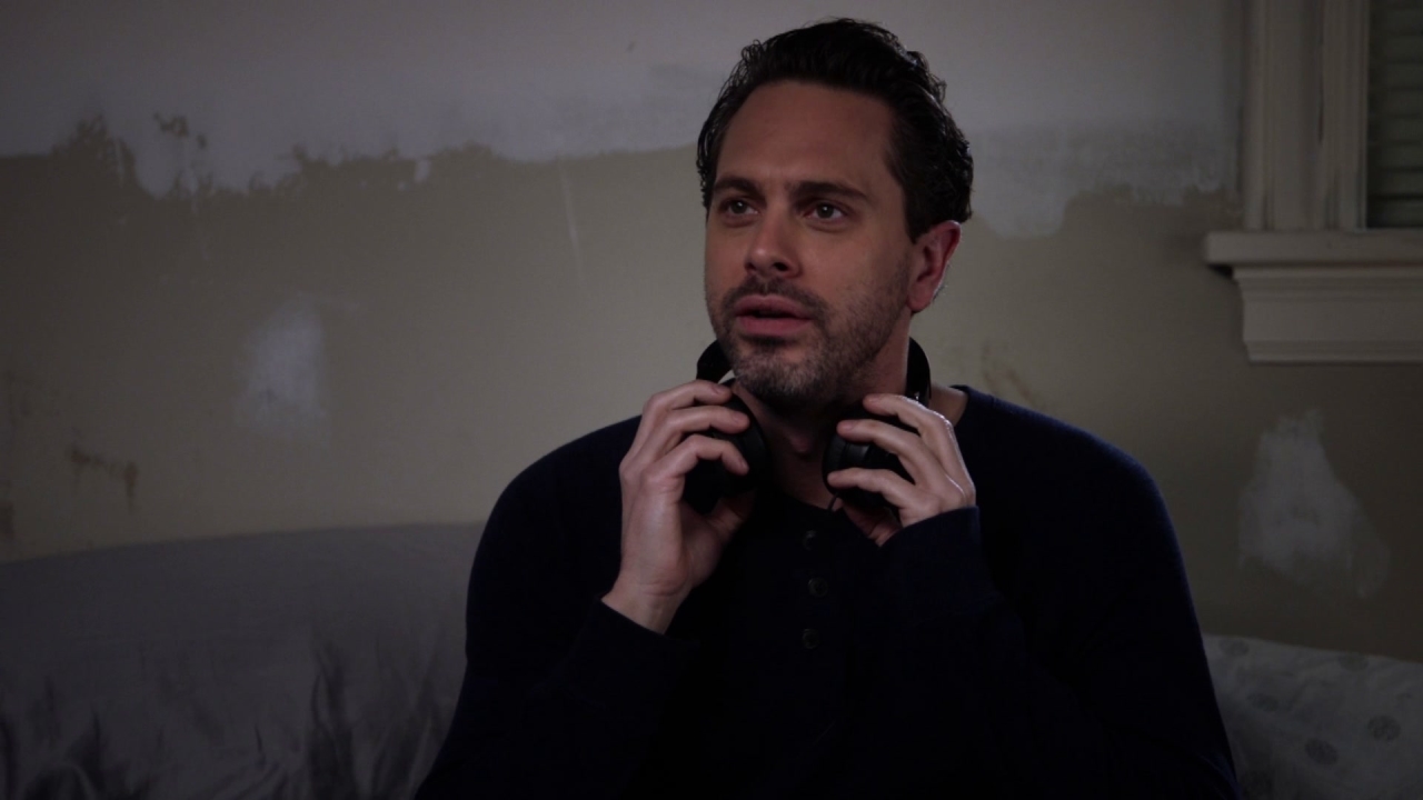 Life In Pieces: Sexting Mall Lemonade Heartbreak