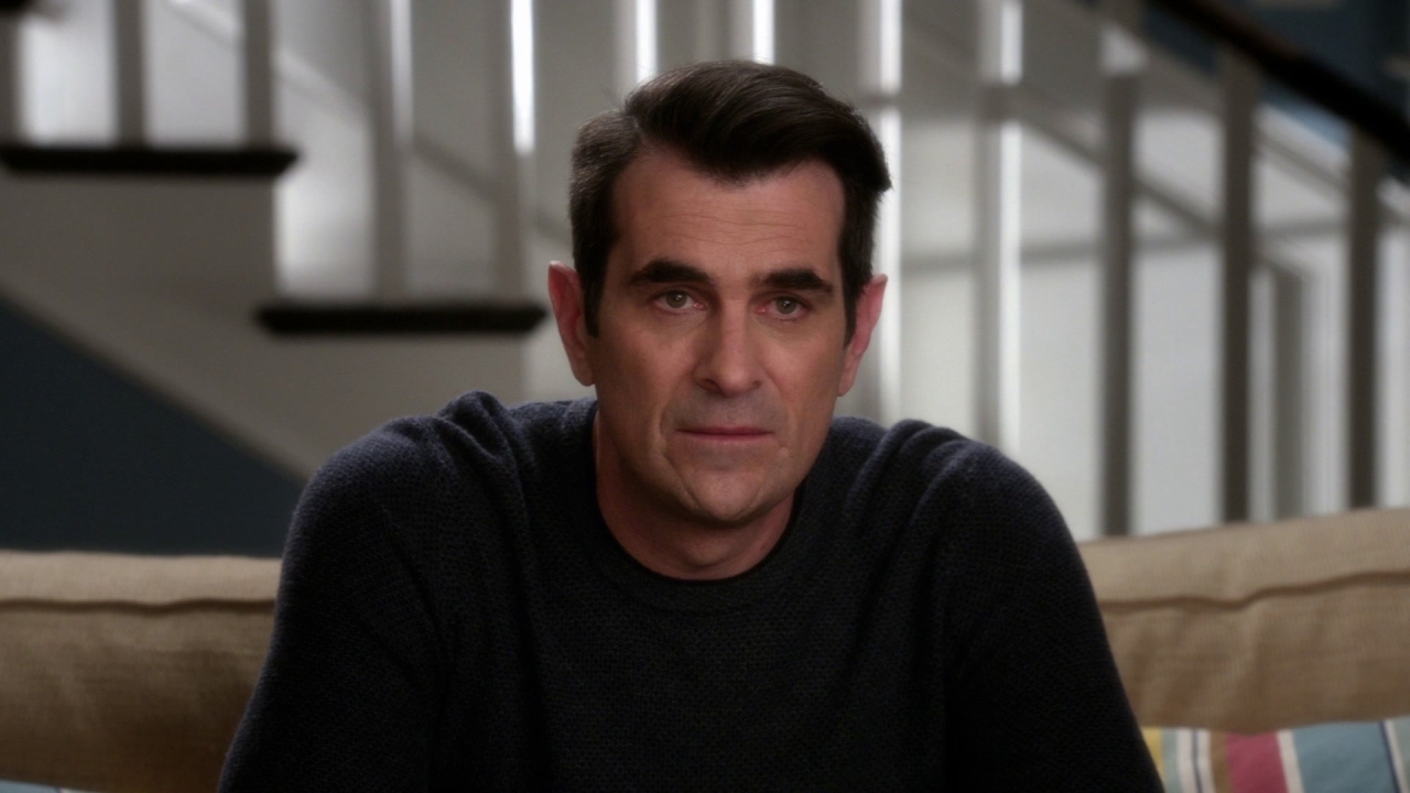 Modern Family: Little White Lie
