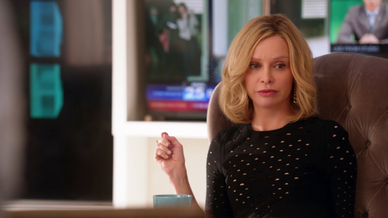 Supergirl: Who Will Man The Phones