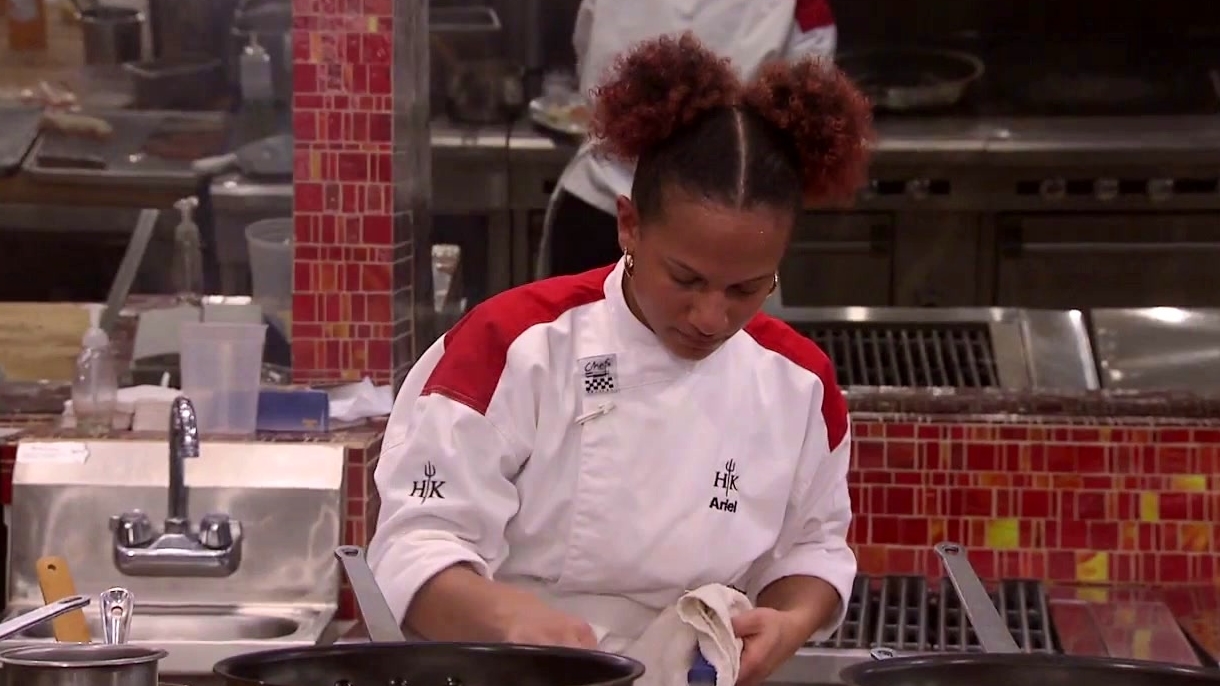 Hell's Kitchen: Meredith Baxter Eats At Hell's Kitchen
