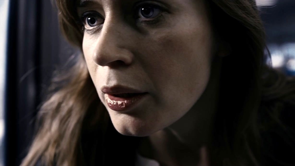 The Girl On The Train (International Trailer 1)