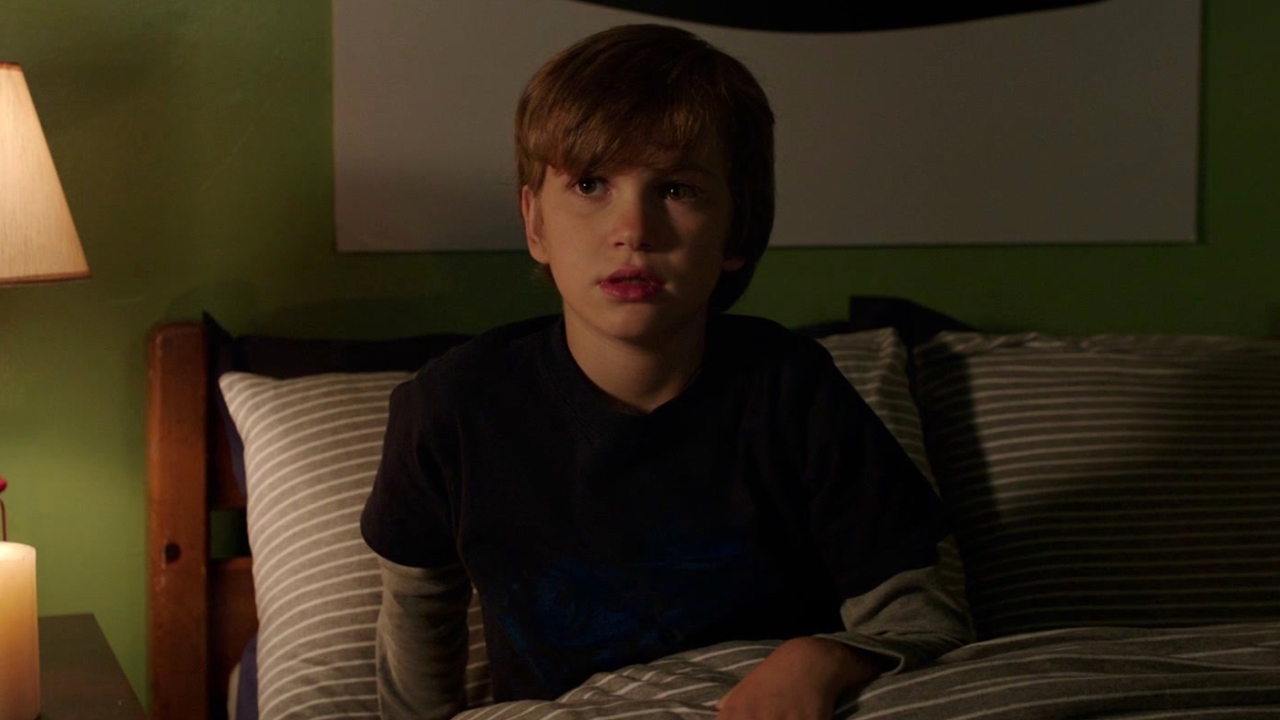 Lights Out: Are You Afraid of the Dark? Featurette (International)