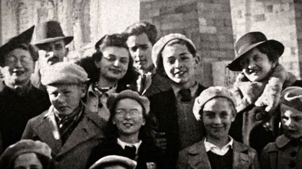 Defying The Nazis: The Sharps' War