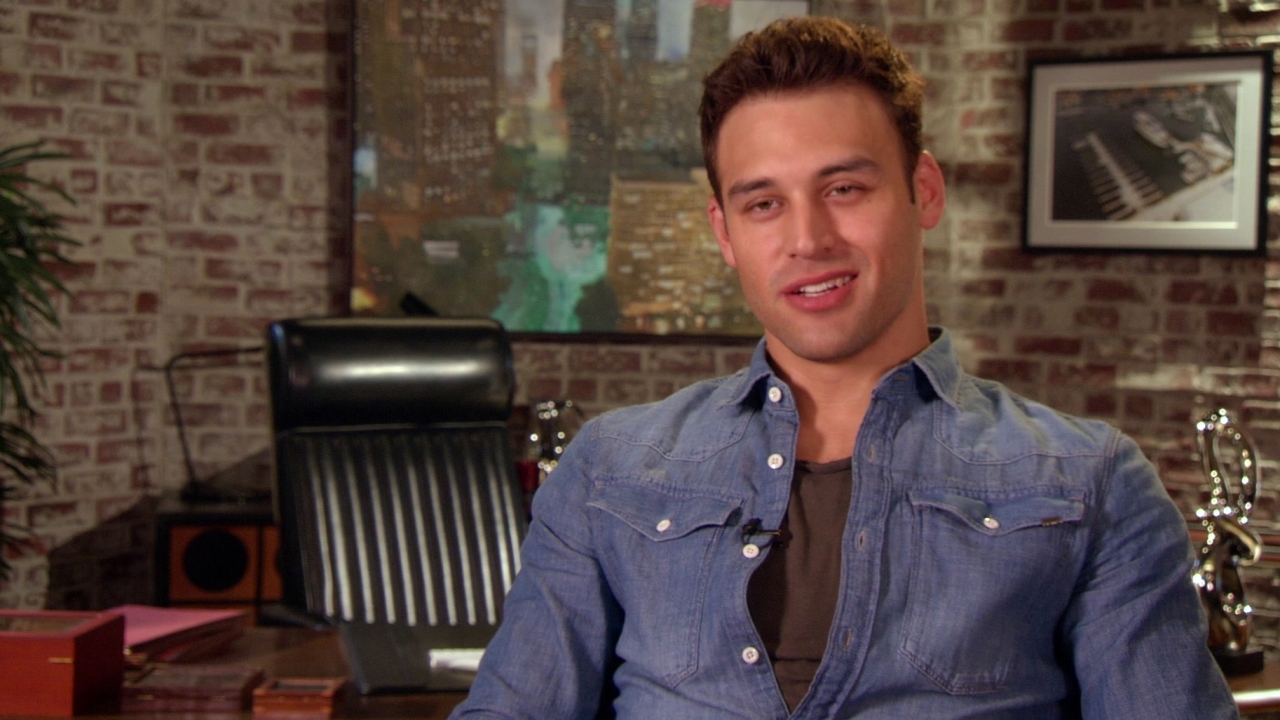 Notorious: Ryan Guzman On Piper Perabo, Who Plays Julia