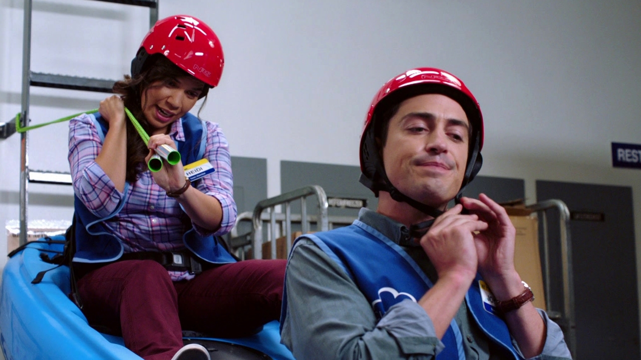 Superstore: Amy And Jonah Having Fun And Avoiding Work