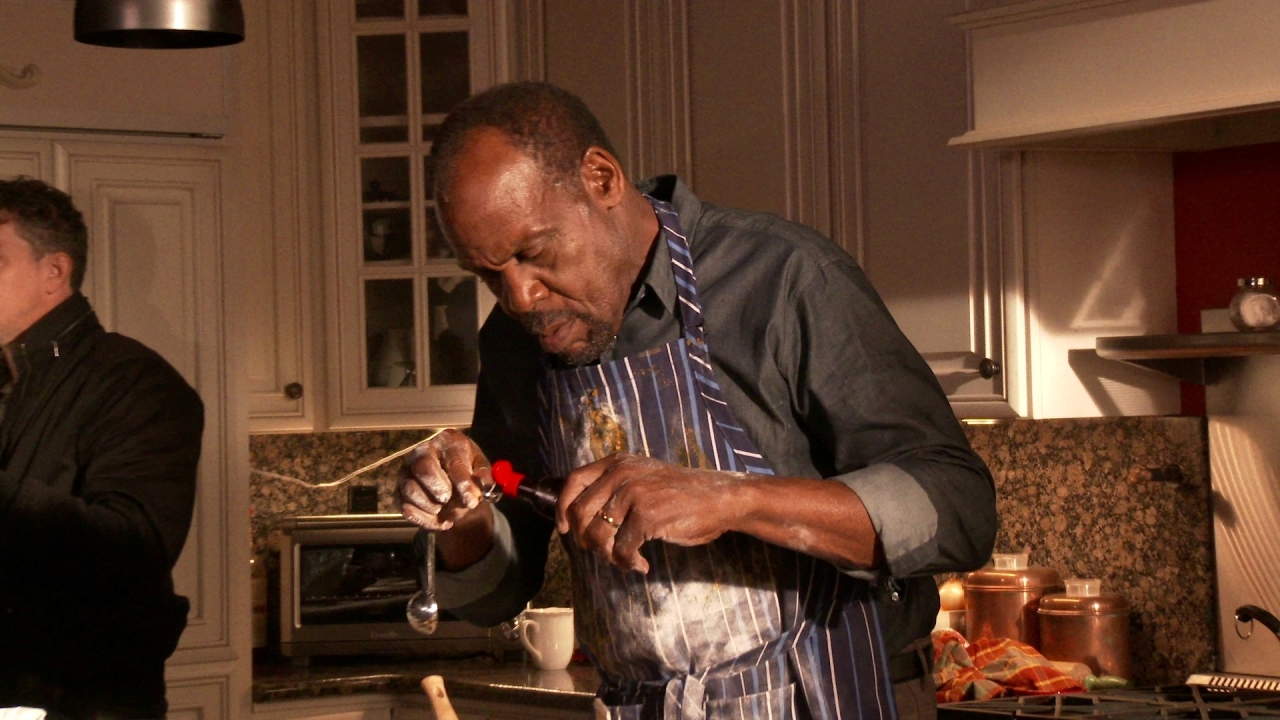 Almost Christmas: Danny Glover's Sweet Potato Pie (Featurette)