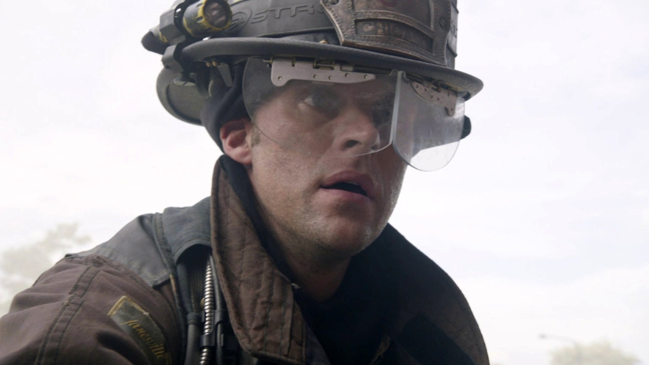 Chicago Fire: Casey Tries To Get To The Woman Who's Trapped