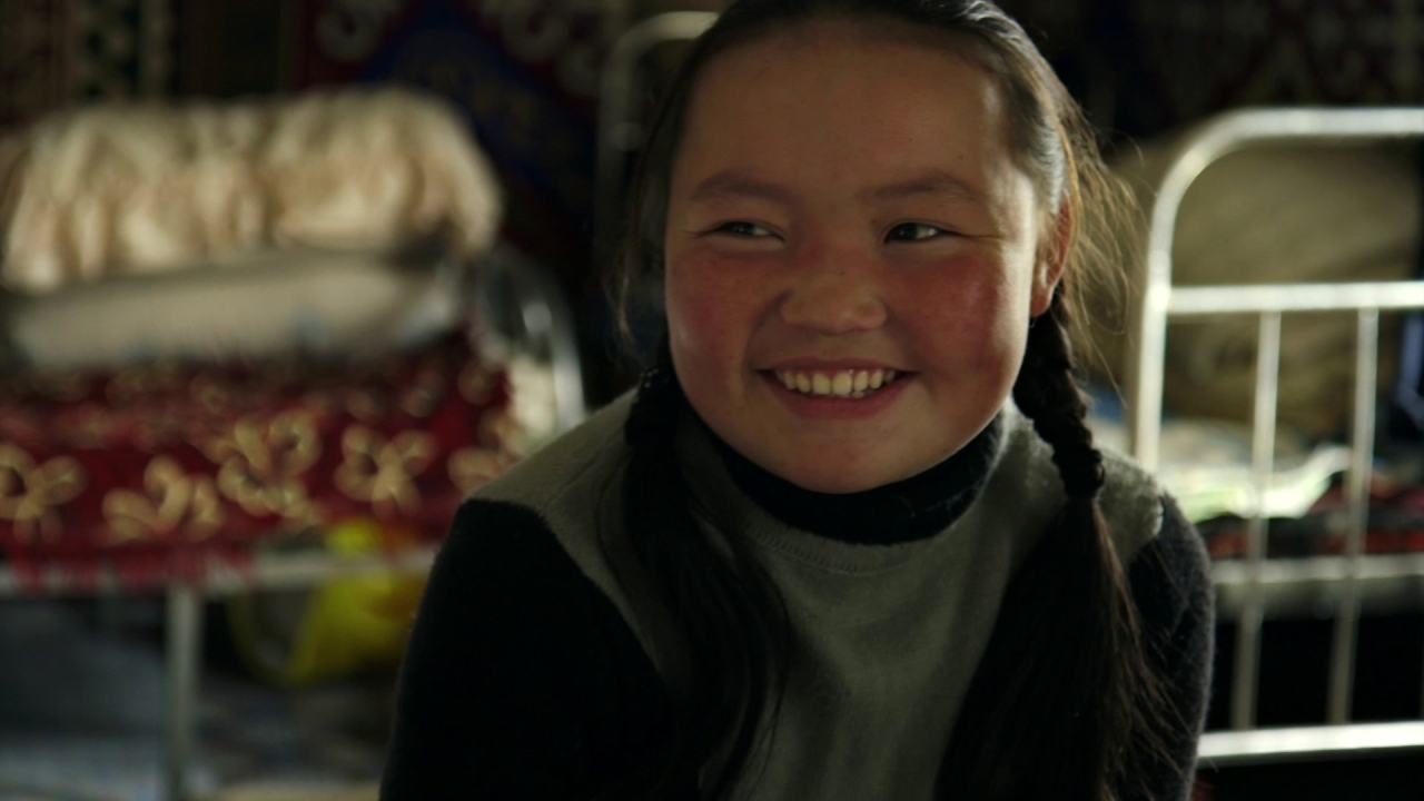 The Eagle Huntress: Is Dinner Ready? (US)