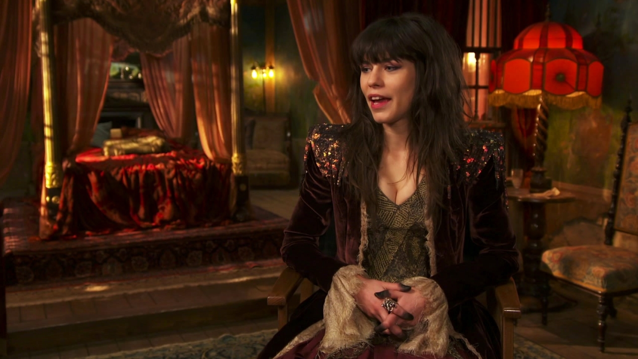 Emerald City: Ana Ularu