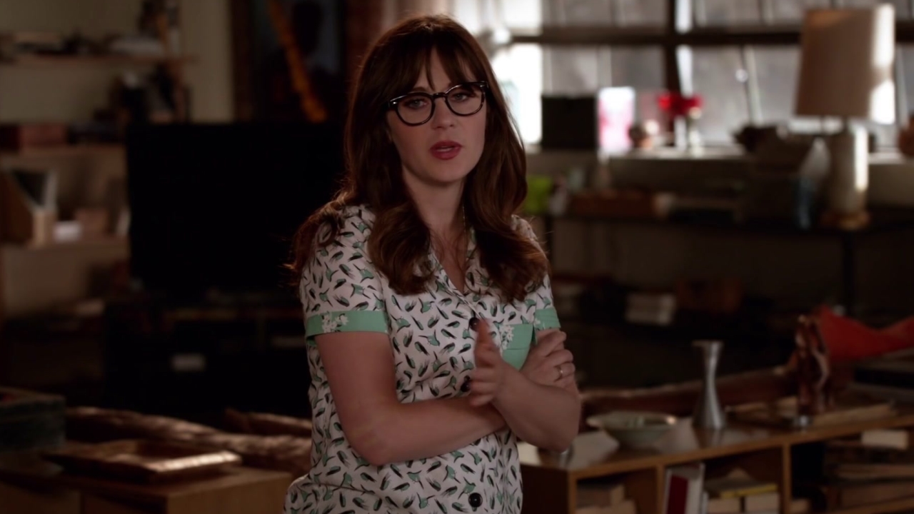 New Girl: Schmidt Freaks Out When His Scarf Doesn't Fit Right