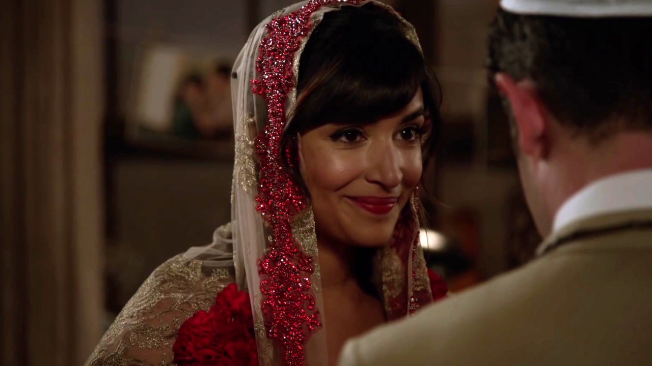 New Girl: Schmidt Kisses His Bride