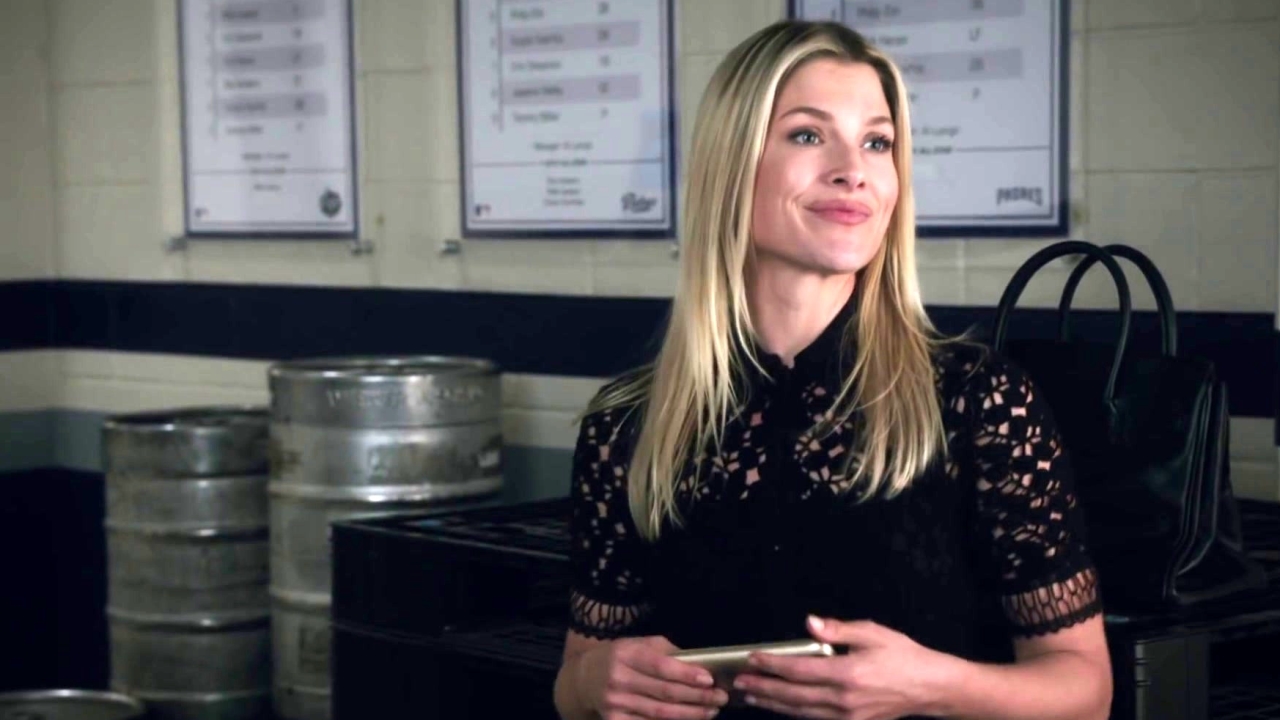 Pitch: Amelia Talks To Mike About The Trading Rumors
