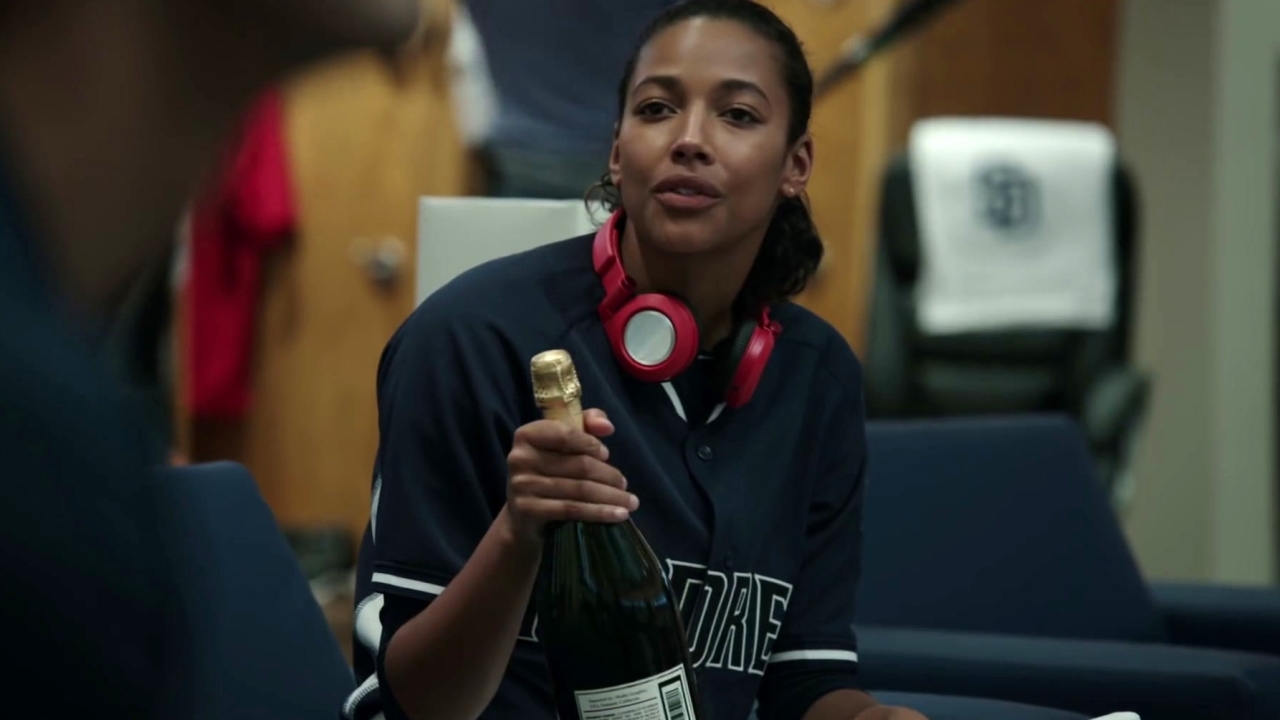 Pitch: Drake Gives Ginny A Special Delivery