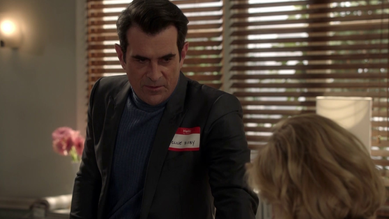 Modern Family: Visit From Clive